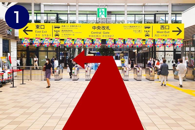 所沢駅 中央改札を出て左（東口方面）へ向かいます。